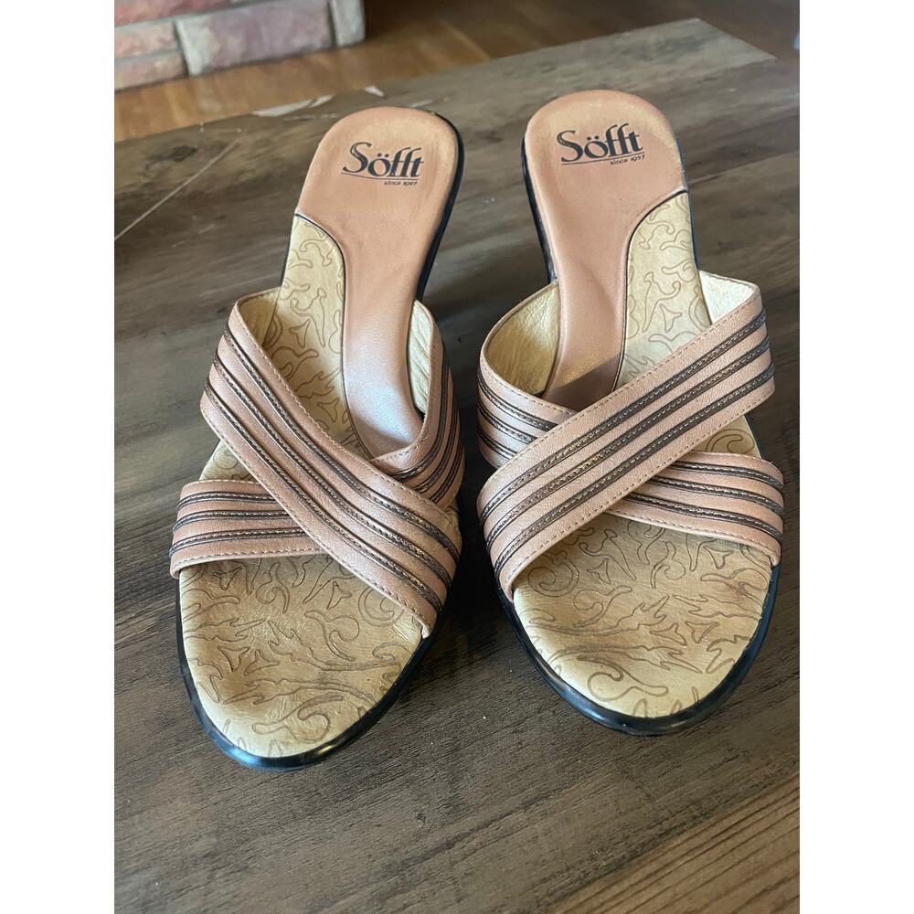 6/$25 Söfft Since 1927 Golden Striped Kitten Heels